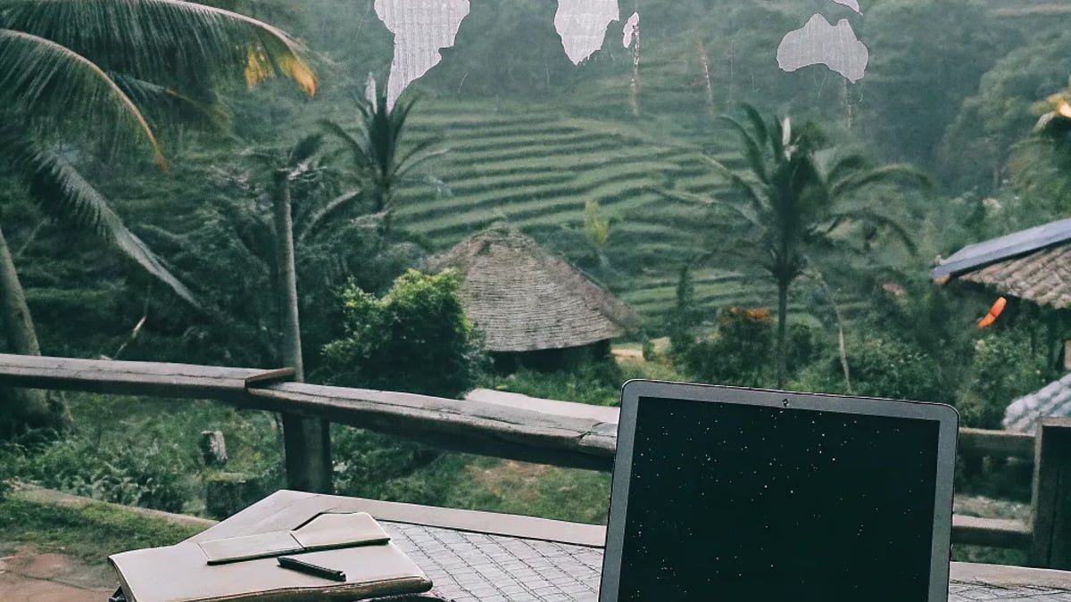 Digital Nomad Budgeting Tips: Stretching Your Income Abroad