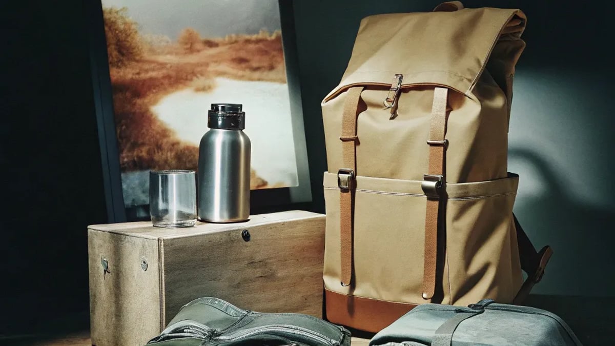 Packing Light and Smart for Sustainable Travel